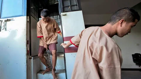 สื่อนอกประโคมข่าว 2 แรงงานเมียนมาโดนตัดสินประหารชีวิต ฆ่า 2 นักท่องเที่ยวอังกฤษ