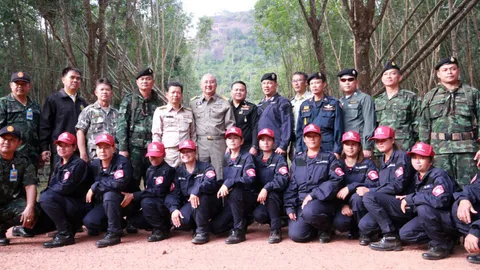 ไร้เงากลุ่มต้าน! บึงกาฬนำกำลัง 1,000 นาย ทวงคืนผืนป่า ตัดต้นยาง 230 ไร่