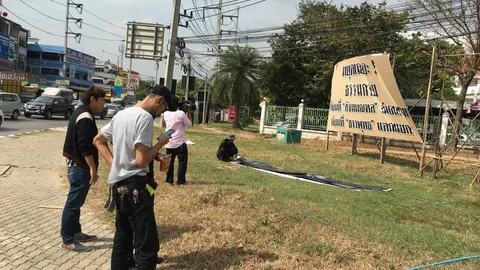 ชาวปทุมฯโวยป้ายต้านธุดงค์ธรรมกาย โดนมือดีรื้อ