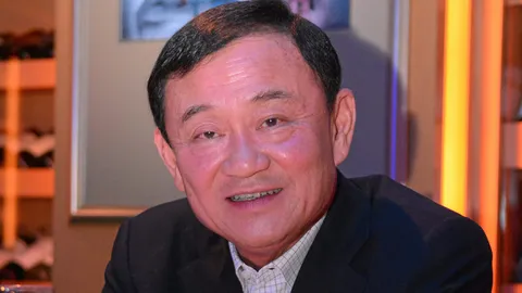 สื่อนอกอ้าง ‘ทักษิณ’ โพสต์เฟซบุ๊กเตือนคนไทยให้ระวัง ศก.ปี 59 จะไม่ดี