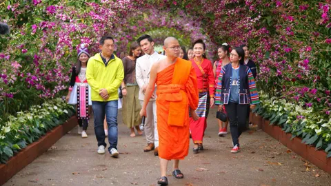 ธรรมะในสวน 'สวดมนต์ข้ามปี สวัสดีอาเซียน' เพื่อสิริมงคล ไร่เชิญตะวัน เชียงราย