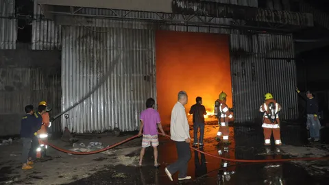 ไฟไหม้โกดังซางข้าวโพด เชียงราย กว่า 3 ชม. มูลค่าเสียหายนับล้าน