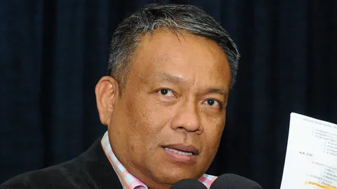 'เด็ก ปชป.' ปูดไอ้โม่งขนแรงงานเถื่อนจีน จี้ 'บิ๊กตู่' จัดการ เชื่อมี ขรก.เอี่ยว