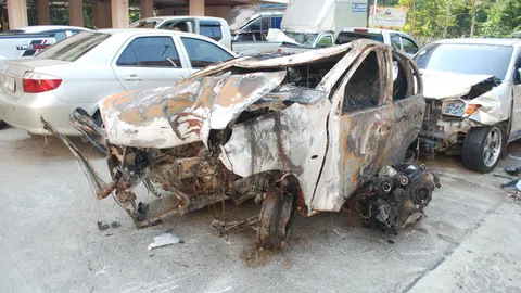 รอดหวุดหวิด! สาวโรงแรมซิ่งเก๋ง หงายท้องไฟลุกทั้งคัน ที่เชียงใหม่