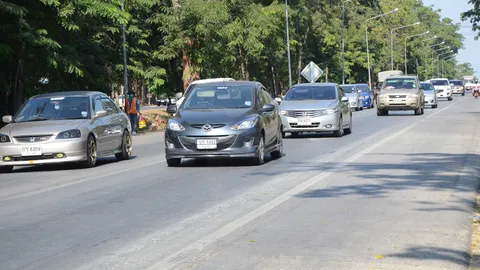 โคราช ถ.มิตรภาพ รถมาก ยังเคลื่อนตัวได้ - กองบิน 1 ตั้งจุดบริการ 24 ชม.