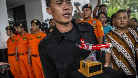 ญาติเหยื่อ เที่ยวบิน QZ 8501 ตก ร้องสายการบินรับผิดชอบ