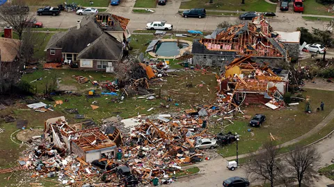 พายุทอร์นาโดถล่มสหรัฐฯ คร่าแล้วไม่ต่ำกว่า 44 ศพ 