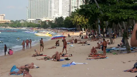 นทท.แห่เที่ยวเมืองพัทยา ตร.บูรณาการ คุมเข้มความปลอดภัยช่วงปีใหม่