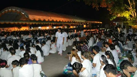  ชาวเมืองคอนนับหมื่นสวดมนต์ข้ามปี รับปีใหม่ 2559