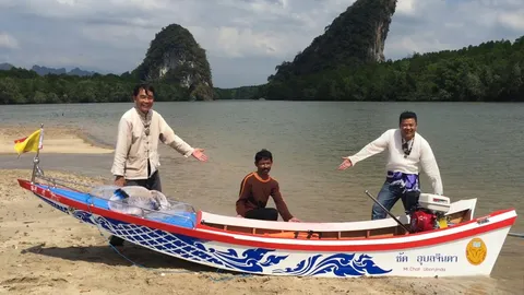 'ฮีโร่กระบี่' รับมอบเรือหางยาวจากพ่อเมือง เป็นของขวัญปีใหม่ 