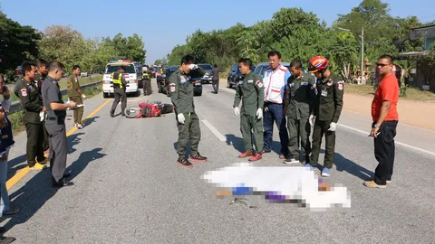 ไม่ยอมยูเทิร์น! เฒ่าขี่ จยย.ผ่าร่องถนน ถูกชนหัวกระแทกพื้นดับ