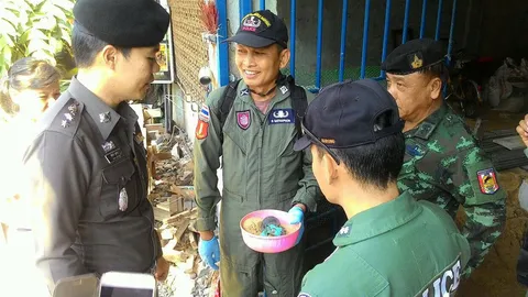 ระทึก! พบวัตถุต้องสงสัยคล้ายระเบิดซุกห้องแถวร้างย่านภาษีเจริญ