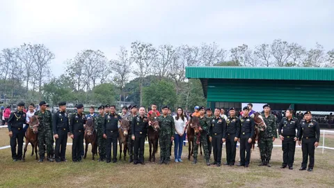 ทหารค่ายพิชัยดาบหัก จัดงานวันเด็ก เปิดตัว 'ม้าอาชาบำบัด'