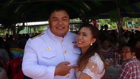 คู่บ่าว-สาวแห่ขันหมาก ชวนเดอะแก๊งซิ่งบิ๊กไบค์ 30 คัน ฉลองวิวาห์หวานชื่น