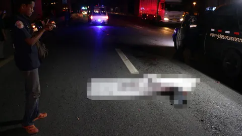 ชนขาดครึ่ง! ลากติดท้องรถ 150 ม. คนขับทิ้งรถหายเข้ากลีบเมฆ