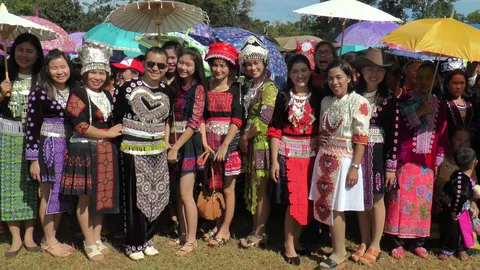 ม้งทั่วโลกนับหมื่น แห่ร่วมงานปีใหม่