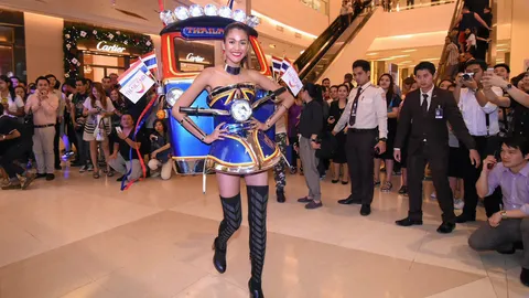 โชว์ชุดตุ๊กตุ๊ก 