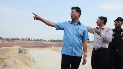 ผวจ.โคราช ลุยตรวจบ่อดินยักษ์ 1,500 ไร่ หวังเป็นแหล่งเก็บน้ำดิบใช้หน้าแล้ง