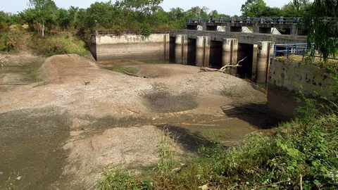 ประปาหนองบัวฯ รับมือภัยแล้ง สูบลำน้ำพะเนียงกักเก็บ หาแหล่งสำรองเพิ่ม