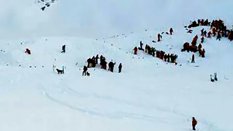 หิมะถล่มสกีรีสอร์ตบนเทือกเขาแอลป์ฝรั่งเศส ดับ 3 ศพ