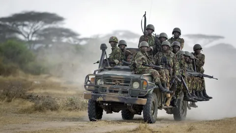 กลุ่มอัล-ชาบับโหดบุกยึดค่าย !!  ปลิดชีพทหารเคนยาในโซมาเลียตายเกลื่อนกว่า 60 