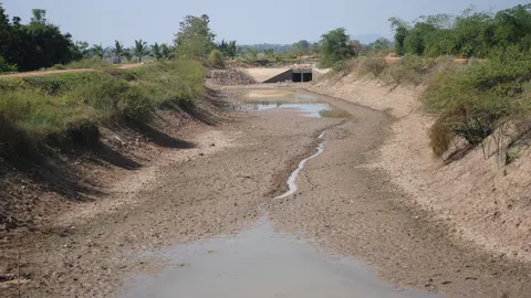 ภัยแล้งย่ำกรายสุโขทัย ปิดประตูระบายน้ำทำคลองแห้งขอด