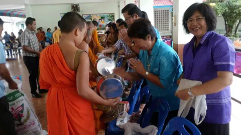 ยะลา-สตูล ทำบุญ 2 ศาสนาวันครู อุทิศแม่พิมพ์ผู้เสียสละ ขอความสงบกลับคืน