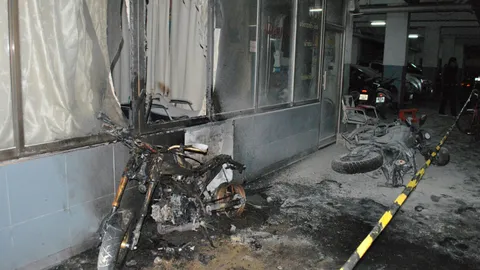 โทรเย้ย 'อยู่ให้สบายนะ!' ก่อนเผารถ 2 คันใต้อพาร์ตเมนต์บางเขน สาวคาดแฟนเก่า