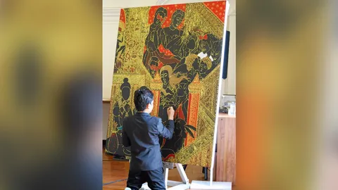 จัดประกวด งานจิตรกรรมและประติมากรรมเพชรยอดมงกุฎ