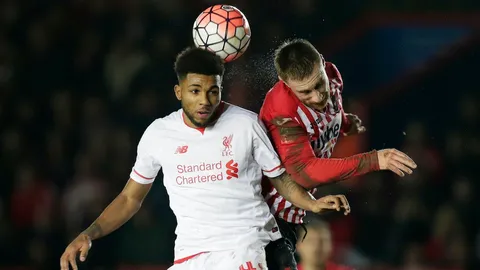 'ซินแคลร์' ส่อชิ่ง 'หงส์' โยกค้าแข้งแดนกระทิงดุหลังจบซีซั่น