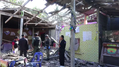 ตร.เก็บหลักฐานเหตุบึม 2 จุดสงขลา เชื่อฝีมือกลุ่มป่วนใต้ ปัดโยงจาการ์ตา