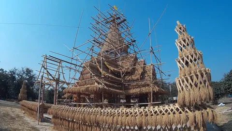 ตื่นตา ‘ปราสาทข้าว 1 ล้านรวง‘ ในงานบุญคูณลาน ที่กาฬสินธุ์  