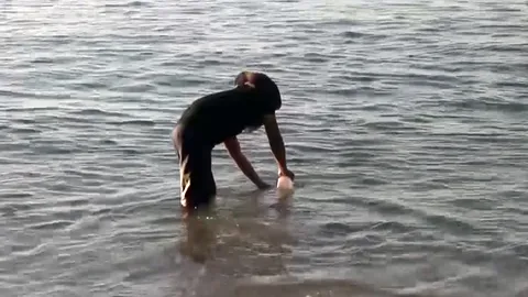 นักวิชาการ เก็บตัวอย่างน้ำริมหาดกะตะ พบปกติ ย้ำ นทท.ยังเล่นน้ำได้