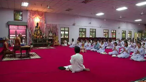 ลูกศิษย์ สวดมนต์ภาวนา ให้หลวงพ่อจรัญ หายจากอาพาธ