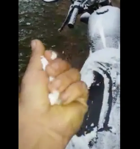 ลาวหิมะตก! ห่างไทยแค่ 100 กว่าโล