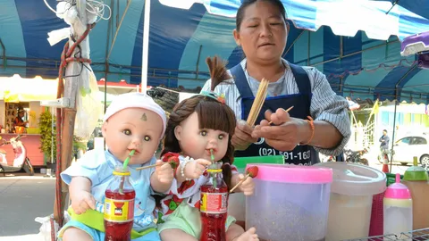 เจ้าอาวาสไม่เกี่ยว! วัดบัวขวัญแจง ฮือฮาน้อง ‘ลูกเทพ’ ดูดน้ำแดงโชว์   