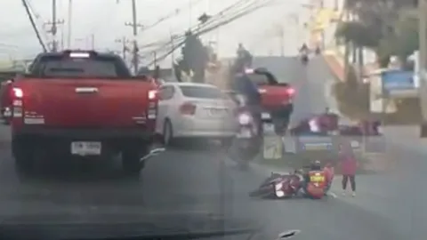 ออกหมายเรียก! กระบะตีนผีวิ่งสวนเลนชน จยย.นักเรียน แล้วหนี