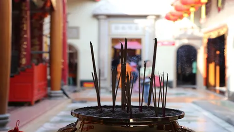 ปีไหนชงแรง ฟังทางนี้! ตระเวน 5 วัดแก้ชง เสริมมงคลรับตรุษจีน!