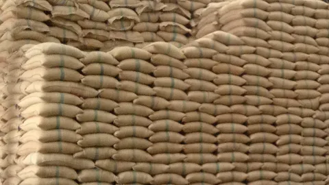 ส่งออกข้าวไทยต่ำสุดรอบ 10 ปี! เหตุ ศก.โลกชะลอตัว-ราคาน้ำมันร่วง