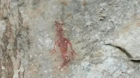 พบภาพเขียนสีโบราณอายุ 2-4 พันปี