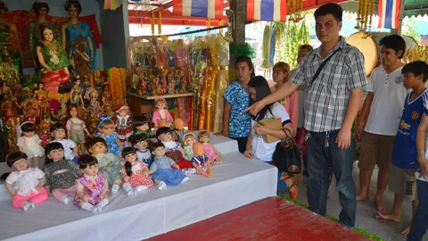 แม่หนูอยู่ไหน! ตุ๊กตาลูกเทพ ถูกทิ้งเต็มวัดที่นครปฐม