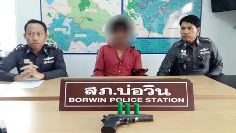 หนุ่มชลบุรีแค้นเพื่อน! ทวงเงินแล้วไม่ได้คืน คว้ามีดฟันถูกยิงสวนดับ