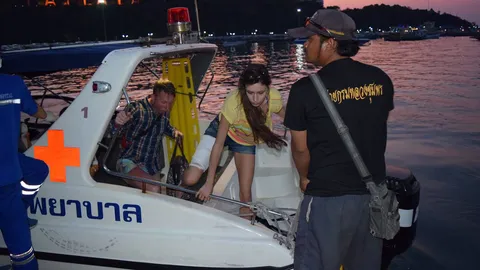 ลิงเกาะล้านดุ! กัดขาสาวรัสเซียเลือดอาบ ขณะถ่ายรูปจุดชมวิวหาดตาแหวน