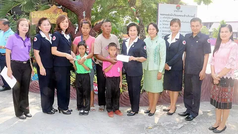 กาชาดยื่นช่วยหนูน้อย รถชนยายตายเด็กเจ็บ