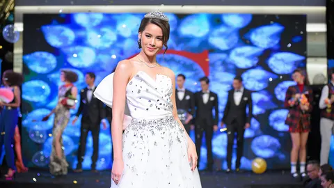 "ญาญ่า" นำทัพเปิดซิงห้างหรู