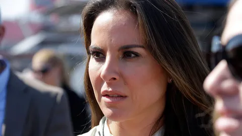 กาเต เดล กาสติลโญ งานเข้า! อัยการเม็กซิโกพยายามสอบปากคำเกี่ยวข้อง เอล ชาโป