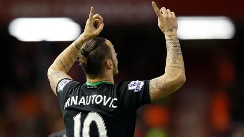 'ฮิวจ์ส' เร้า 'อาร์เนาโตวิช' ต่อสัญญาสโต๊กในระยะยาว