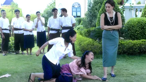 จุ๋ย โดนตบกระชากเสื้อหลุด เจนี่ เหี้ยม!เหยียบมือซ้ำ