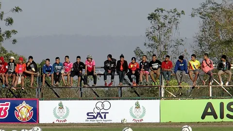 แฟนบอลหนองบัว พิชญฯ ฝ่าลมหนาวเชียร์บอล ด.2