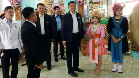 'บิ๊กน้อย' ลุยตรวจนโยบาย ศธ. ลดเหลื่อมล้ำการศึกษา ปลื้มเห็นผลงานคืบ